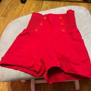 High waist red shorts with buttons